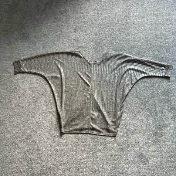 Kim & Cami Silver Metallic Top - Picture 9 of 10